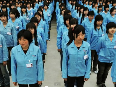Kinezi kao roboti sklapaju ajped (video)