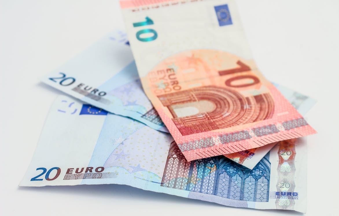 Prosječna plata u Crnoj Gori 821 evro