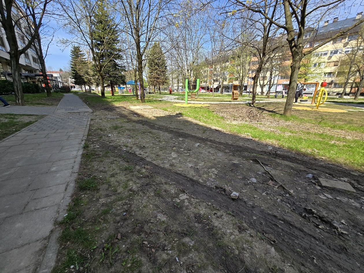 Stanivuković kupuje travu za „preorani“ Ćirilični park