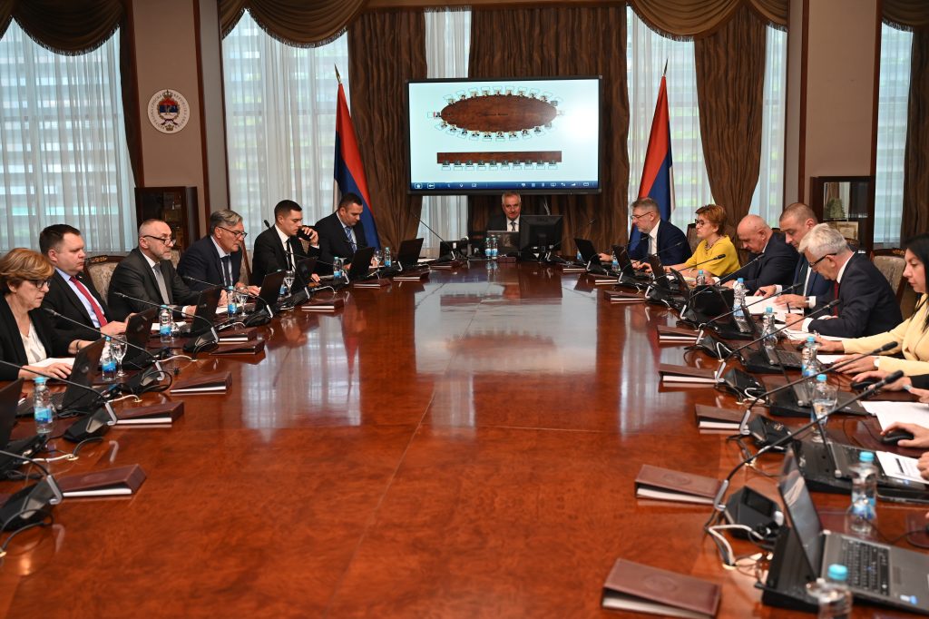 Vlada RS: Strancima još 1.500 radnih dozvola za 2026. Sjednica Vlade RS