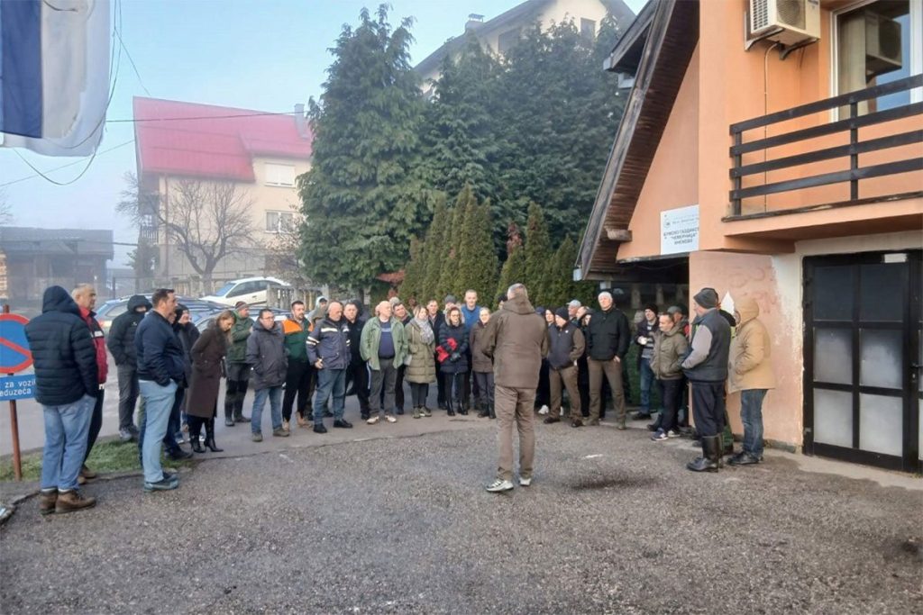 Radnici ŠG “Čemernica” Kneževo danima u štrajku